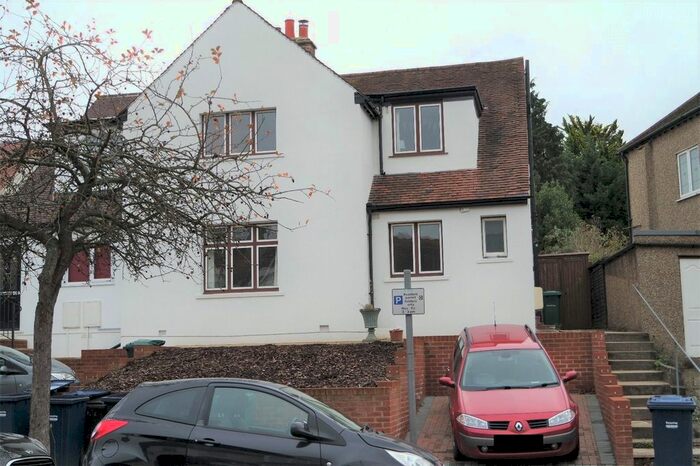 2 Bedroom Maisonette To Rent In Normandy Avenue, Barnet, Hertfordshire, EN5