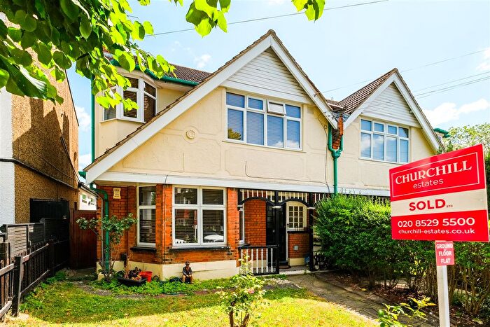 2 Bedroom Flat For Sale In Douglas Road, North Chingford, E4