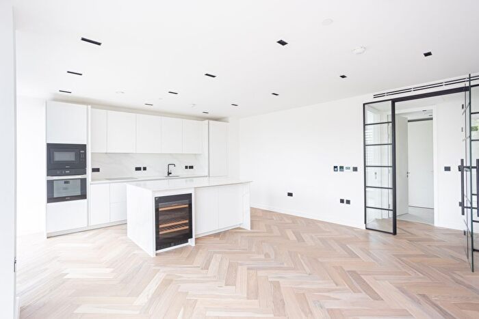 2 Bedroom Flat To Rent In Cluny Mews, Kensington, SW5