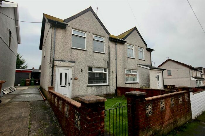 3 Bedroom Semi-Detached House To Rent In Pencoed Avenue, Cefn Fforest, Blackwood, NP12
