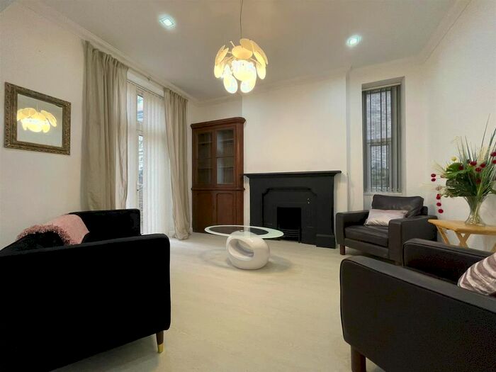 1 Bedroom Flat To Rent In Richmond Road, Cathays, Cardiff, CF24