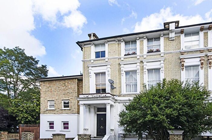 2 Bedroom Flat To Rent In Mortimer Crescent, London, NW6