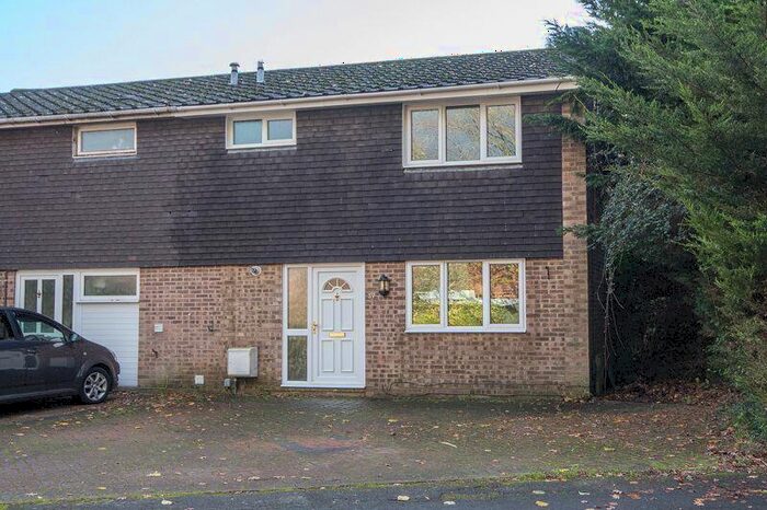 3 Bedroom End Of Terrace House To Rent In Calmore, SO40
