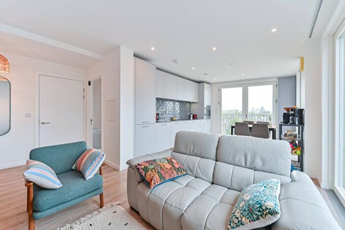 2 Bedroom Flat For Sale In Waterline Way, Deptford, London, SE8