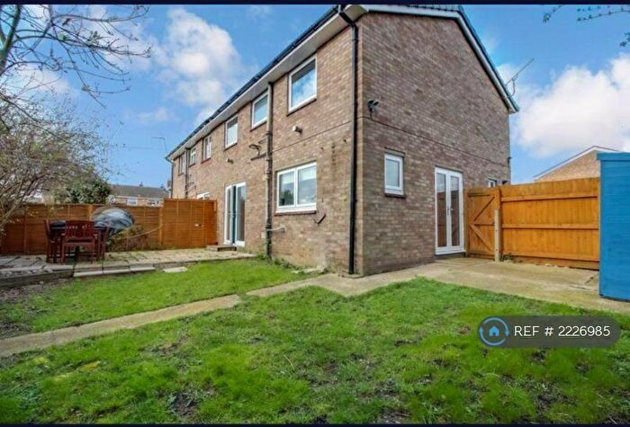 4 Bedroom Semi-Detached House To Rent In Duck Lane, St Neots, PE19