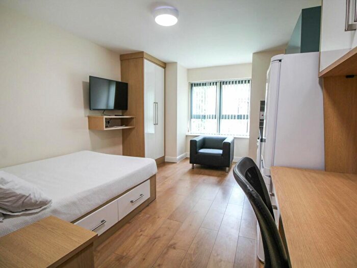 Apartment To Rent In Apt, Lofthouse Residence #, LS2