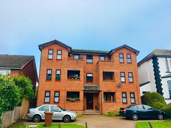 2 Bedroom Flat To Rent In Station Road, Redhill, RH1