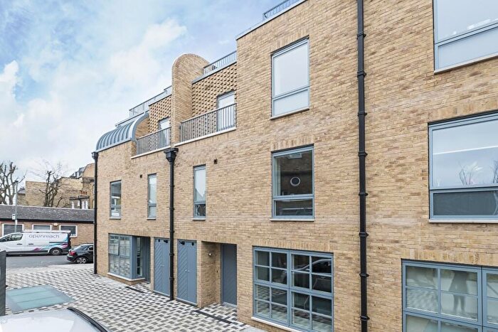 3 Bedroom House To Rent In Avery Walk London, SW11