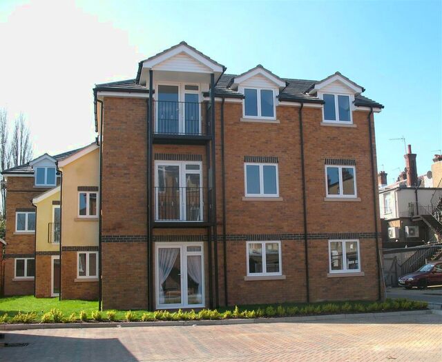 2 Bedroom Flat To Rent In Beehive Court, Stream Lane Edgware, Edgware, HA8