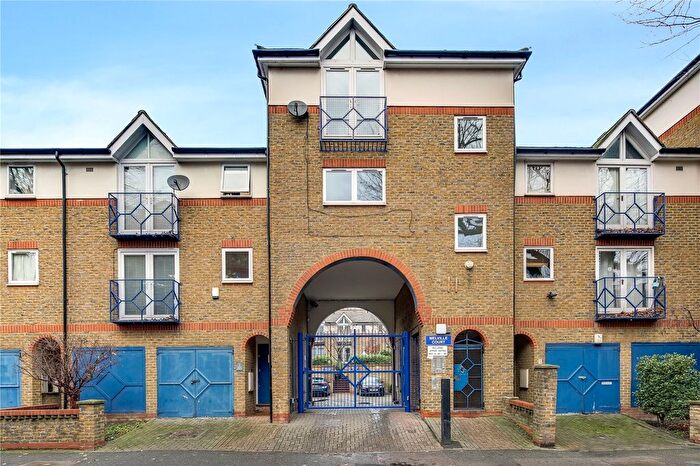 1 Bedroom Flat To Rent In Melville Court, Croft Street, London, SE8