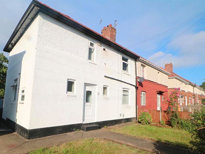 3 Bedroom Semi Detached House To Rent In Bronte Avenue, Balby, Doncaster, DN4