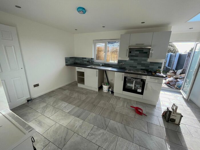 Studio To Rent In Old Wareham Road, Parkstone, Poole, BH12