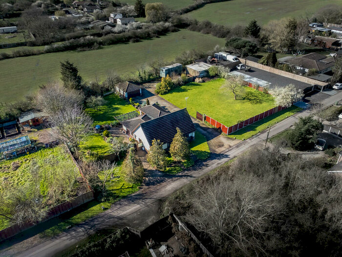 4 Bedroom Chalet For Sale In Osborne Road, Bowers Gifford, SS13