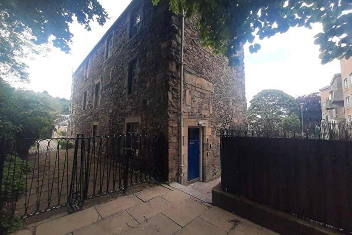 2 Bedroom Flat To Rent In Canongate, Edinburgh, EH8
