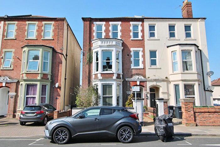 2 Bedroom Flat For Sale In St Andrews Road, Southsea, PO5