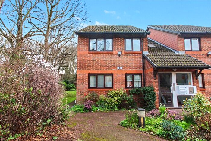 2 Bedroom Retirement Property For Sale In Park Avenue, Enfield, Middlesex, EN1