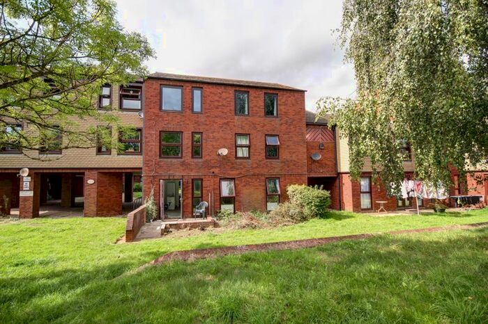 2 Bedroom Flat To Rent In Commercial Road, Exeter, EX2