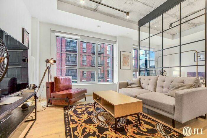 Flat To Rent In Douglass Tower, London, E14