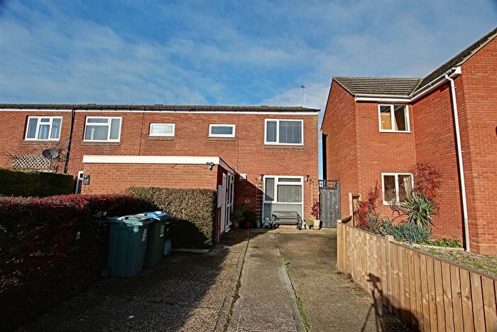 3 Bedroom Semi-Detached House For Sale In Chestnut Close, Aston Clinton, HP22