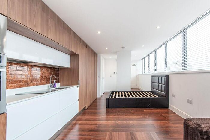Studio To Rent In Finchley Road, West Hampstead, London, NW3