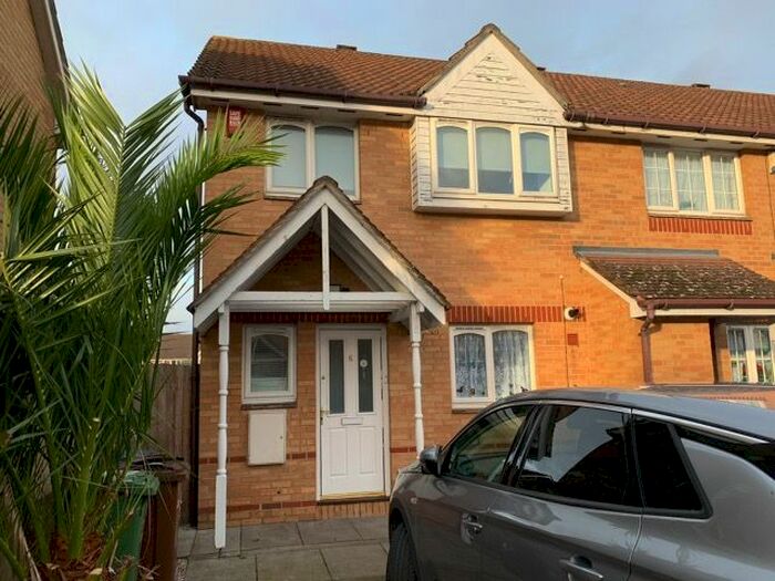 3 Bedroom Semi-Detached House To Rent In Stubbs Mews, Becontree, Dagenham RM8