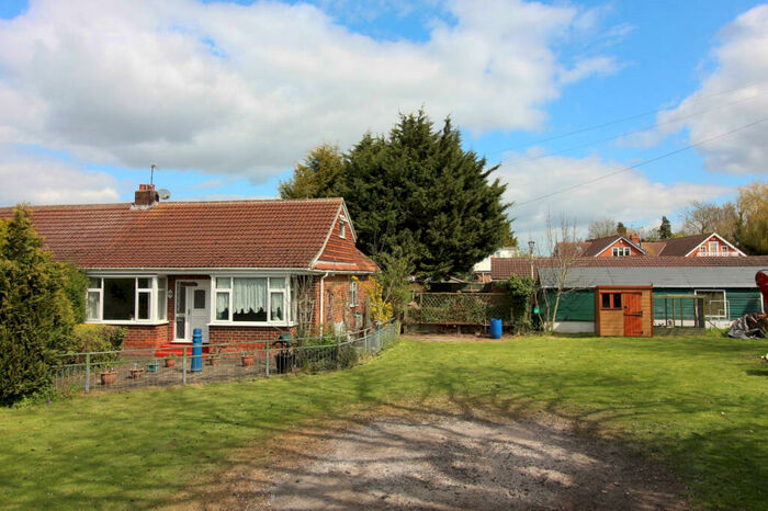 2 Bedroom Semi-Detached Bungalow For Sale In Plaxton Bridge Road, Woodmansey, HU17