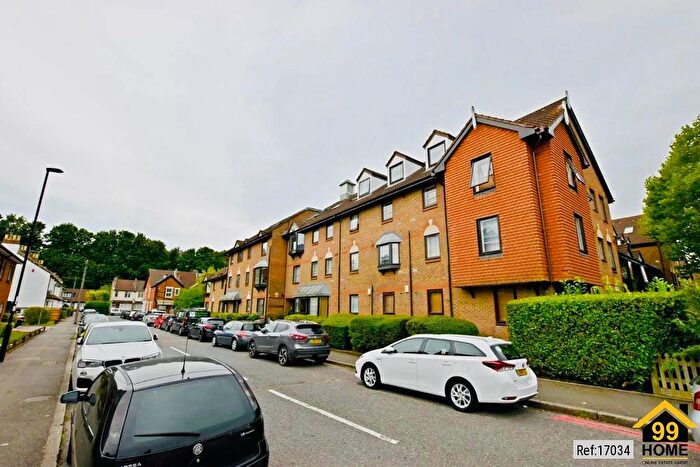 2 Bedroom Flat To Rent In French Apartments, Purley, London, CR8