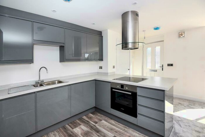 2 Bedroom Apartment To Rent In Kennington, Oxford, OX1