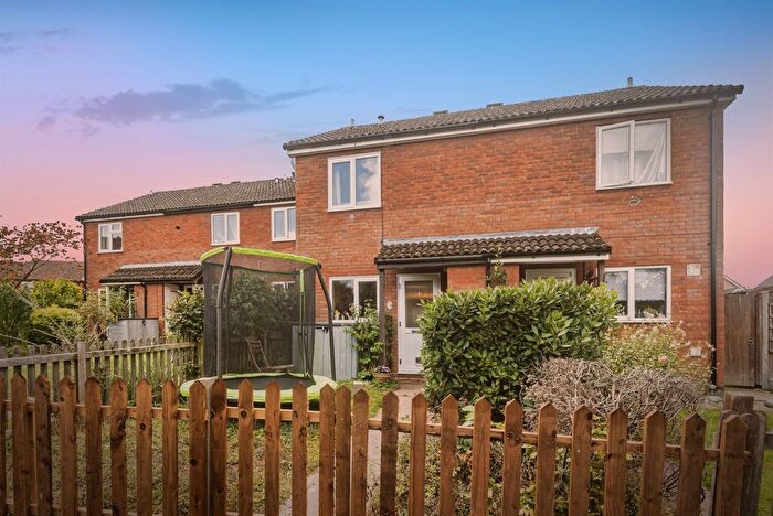2 Bedroom End Of Terrace House For Sale In Lennon Way, Basingstoke, RG22