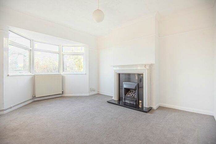 3 Bedroom Semi-Detached House To Rent In Thorntree Road, London, SE7