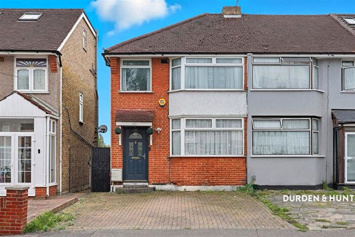 3 Bedroom End Of Terrace House For Sale In Wansford Road, Woodford Green, IG8