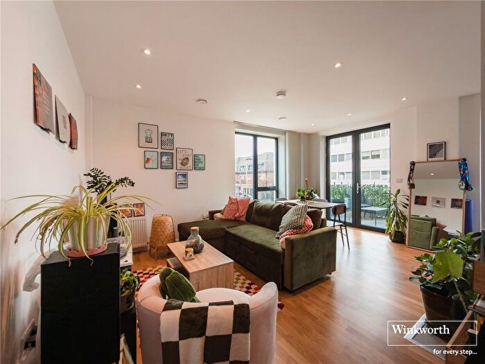 1 Bedroom Flat For Sale In Station Approach, Ruislip, HA4