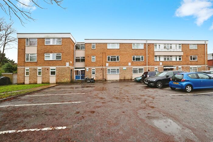 2 Bedroom Flat For Sale In Tollgate Road, Salisbury, SP1