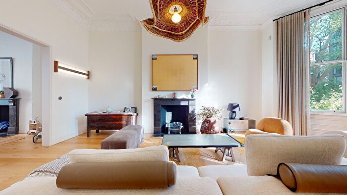 4 Bedroom Flat To Rent In Holland Park Gardens, London, W14