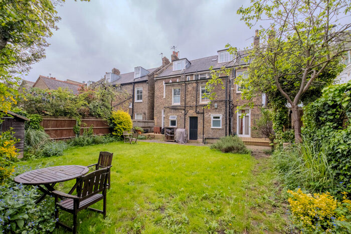 1 Bedroom Flat For Sale In Balham Park Road, London, SW12