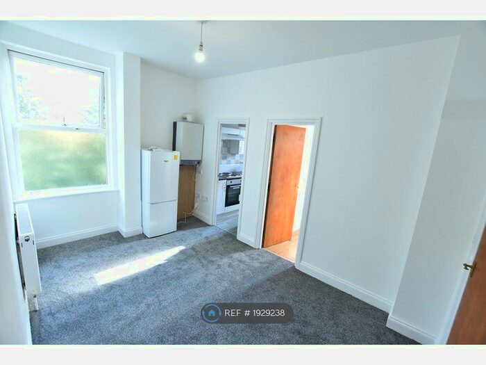 2 Bedroom Flat To Rent In Hart Hill Drive, Luton, LU2