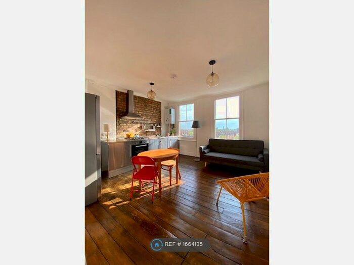 3 Bedroom Flat To Rent In Grand Parade, London, N4