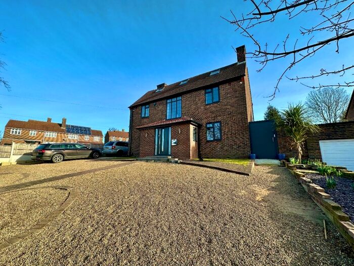 4 Bedroom Detached House For Sale In Priory Road, Romford, RM3