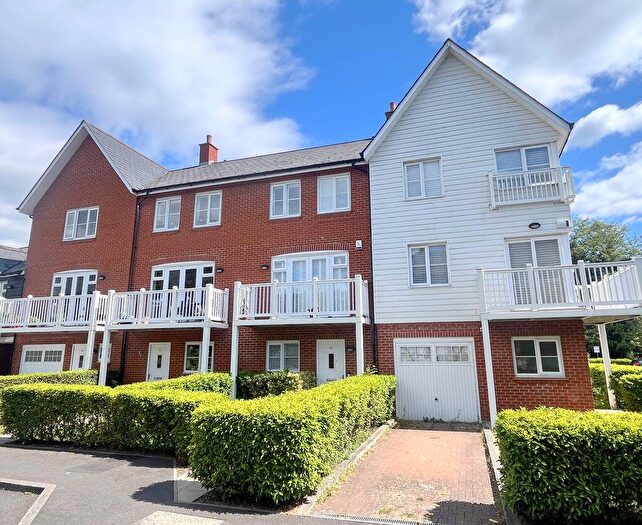 5 Bedroom Town House For Sale In Chequers Avenue - Separate Private Garage And Driveway Parking, HP11