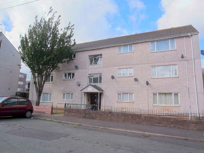 2 Bedroom Flat To Rent In Honeysuckle Grove Pentrebane Cardiff, CF5