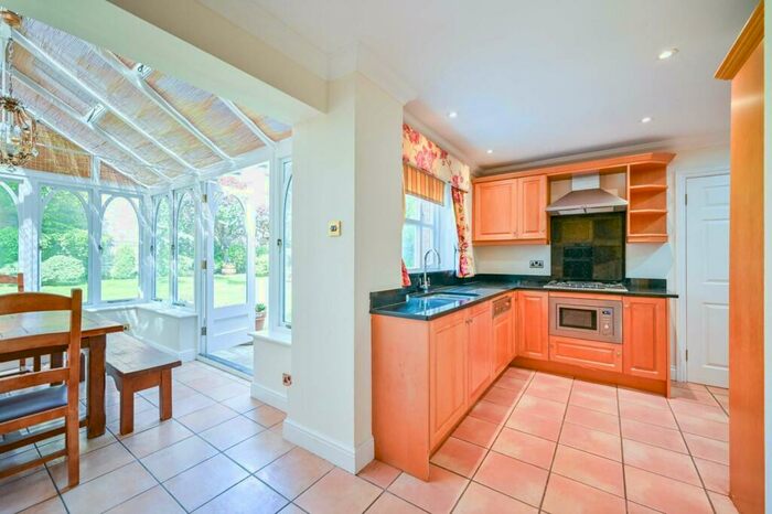 4 Bedroom Detached House To Rent In Devey Close, Coombe, Kingston Upon Thames, KT2