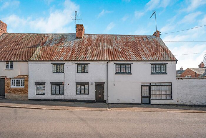 4 Bedroom Cottage For Sale In Sutton Street, Flore, NN7