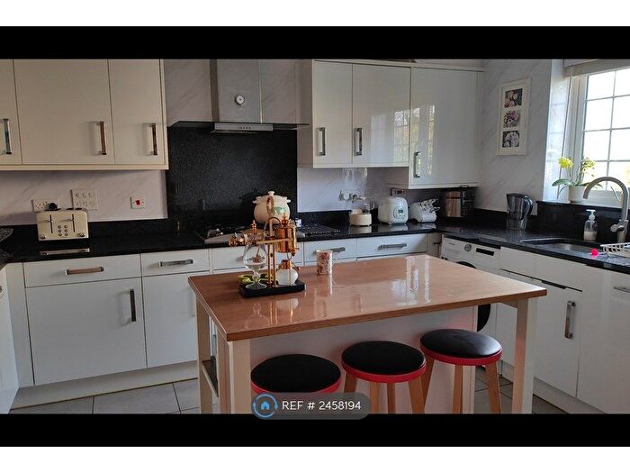 4 Bedroom Maisonette To Rent In Anmer Close, Tadworth, KT20