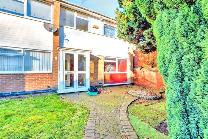 3 Bedroom End Of Terrace House For Sale In Hamilton Gardens, Nottingham, NG5