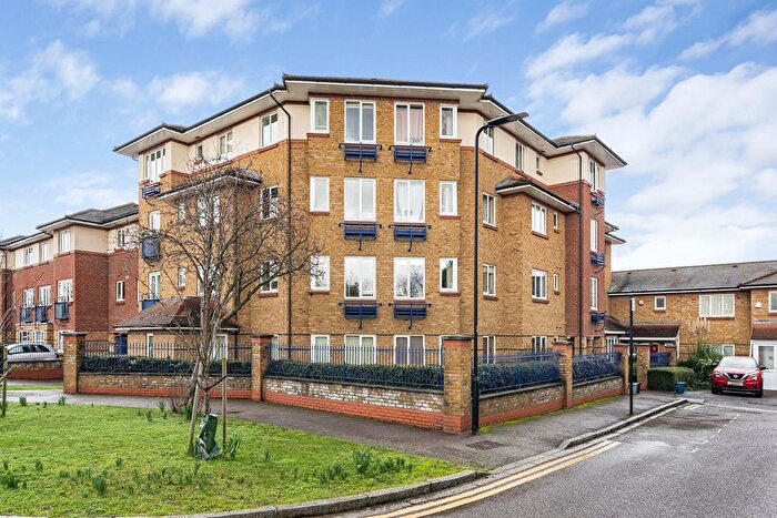 3 Bedroom Flat To Rent In Myddleton Avenue, London, N4