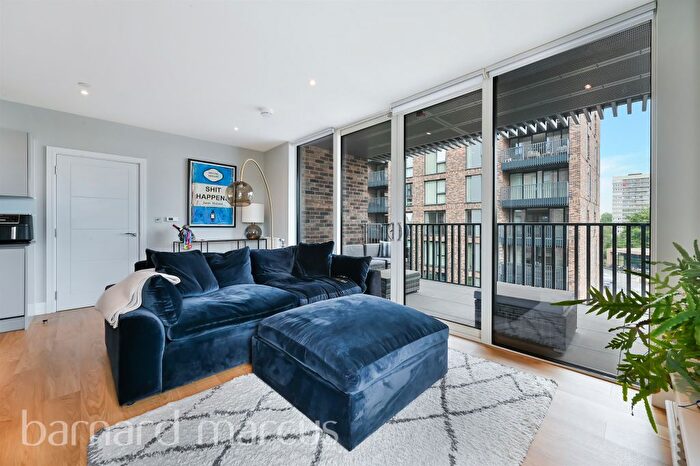 2 Bedroom Flat For Sale In Plough Lane, London, SW17