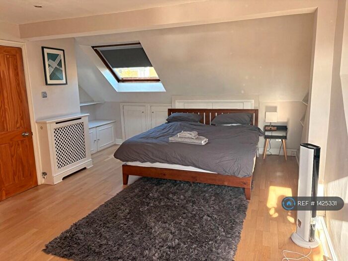 2 Bedroom Flat To Rent In London, London, SW11