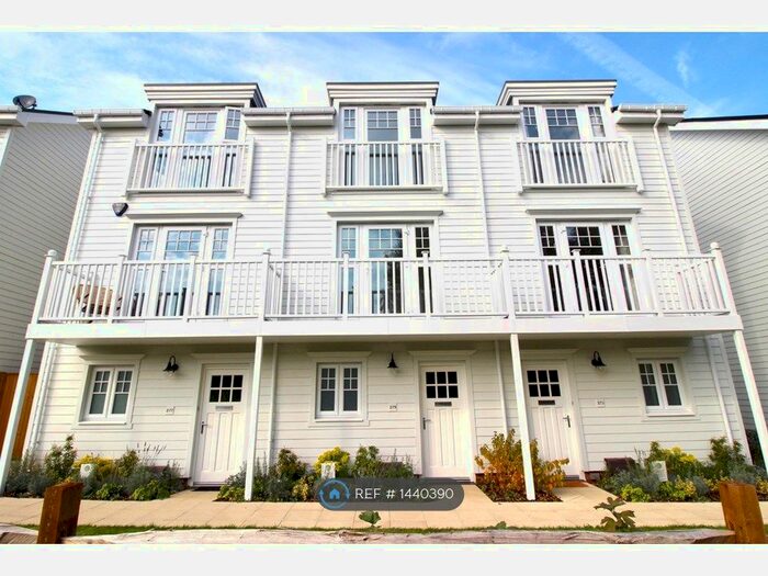 4 Bedroom Maisonette To Rent In Longwater Avenue, Reading, RG2
