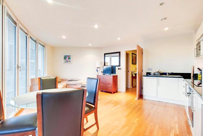 1 Bedroom Apartment To Rent In Trinity Tower, Quadrant Walk, E14