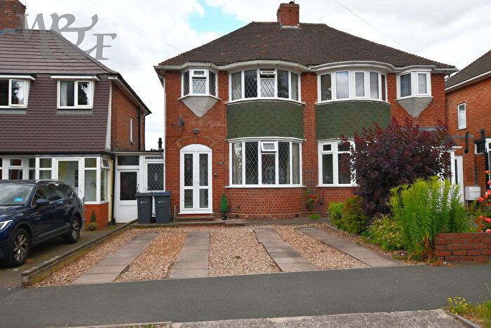 3 Bedroom Semi Detached House For Sale In Hollydale Road, Birmingham, B24